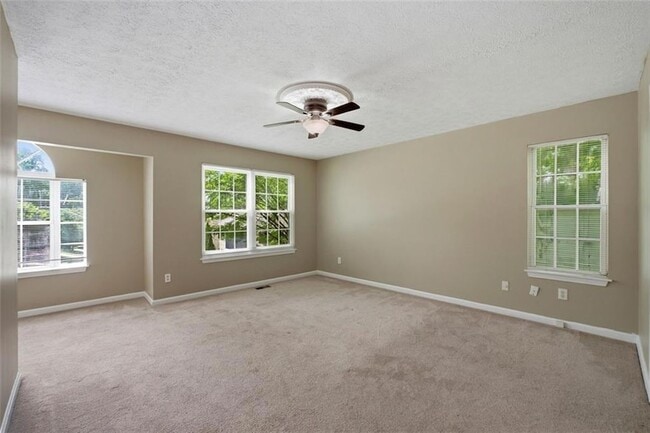 Building Photo - 800 Revena Dr