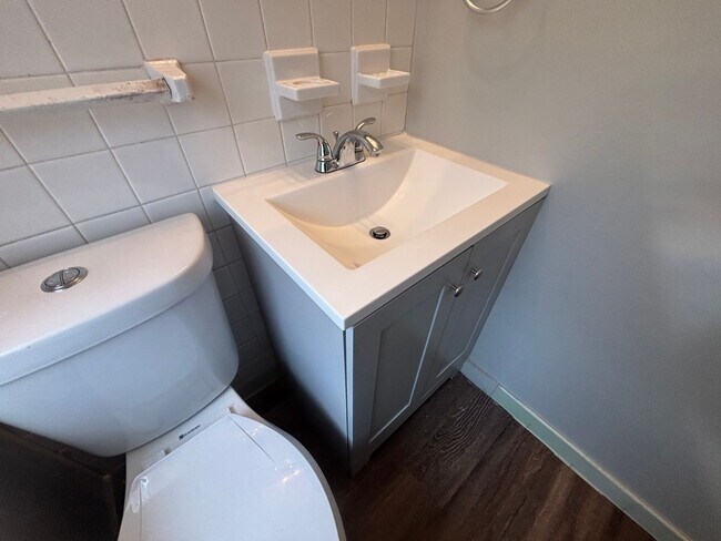 Building Photo - 2370 Hillside Ave