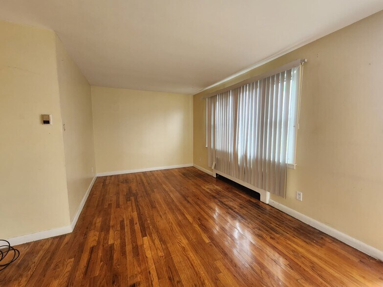 Building Photo - 65 Fairview Ave