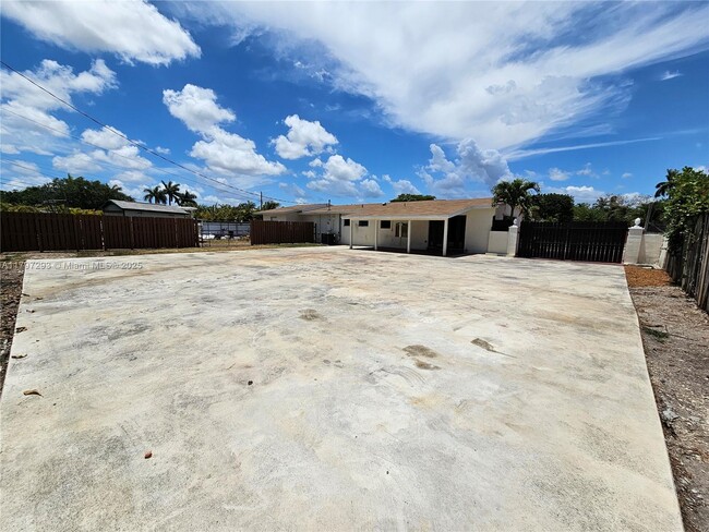 Building Photo - 16321 SW 96th Ave
