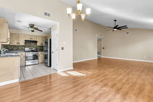 Building Photo - Completely Refreshed 3 Bedroom 2 Bathroom ...