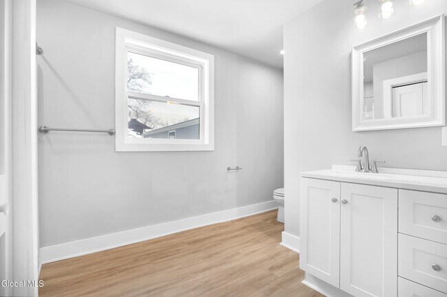 Building Photo - 103 E High St