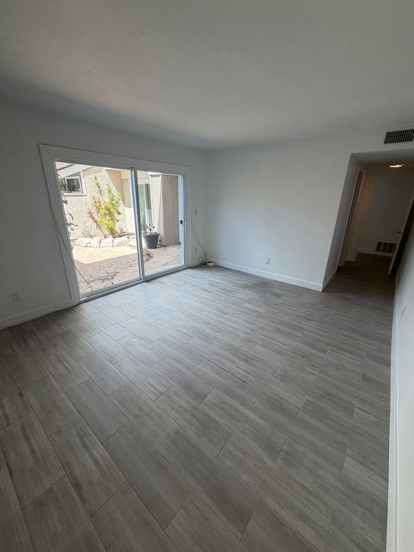 Building Photo - 10 Cove