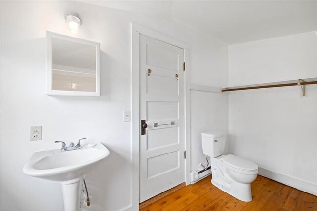 Building Photo - Cozy Living in a Convenient Christiansburg Location