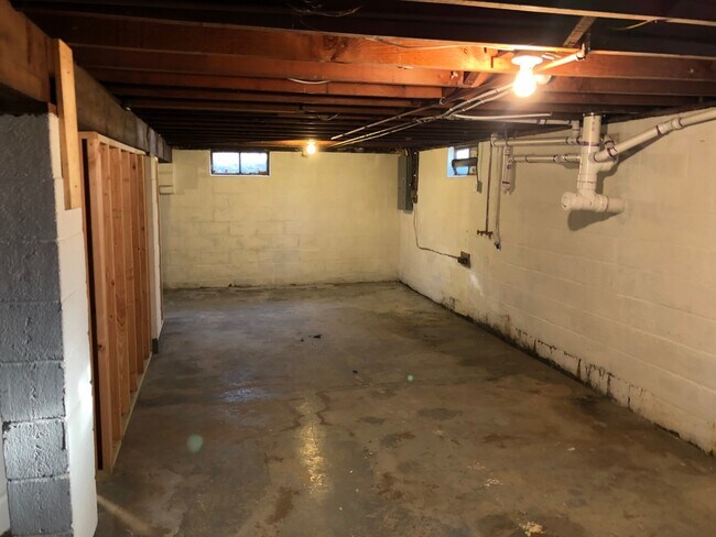 Building Photo - Beautiful Remodeled Ranch Home on 1/2 Acre...