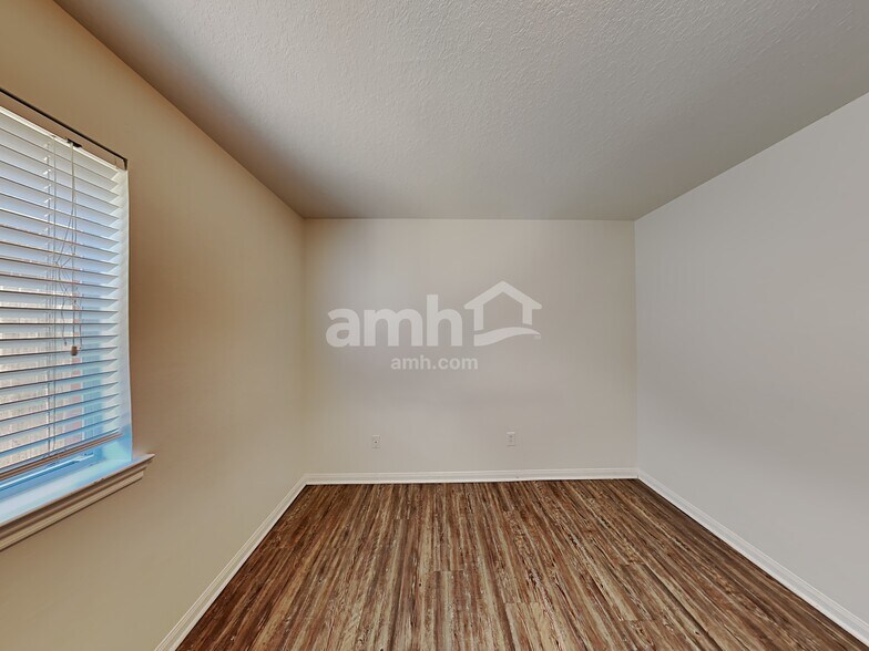 Building Photo - 3218 Woodchuck Rd