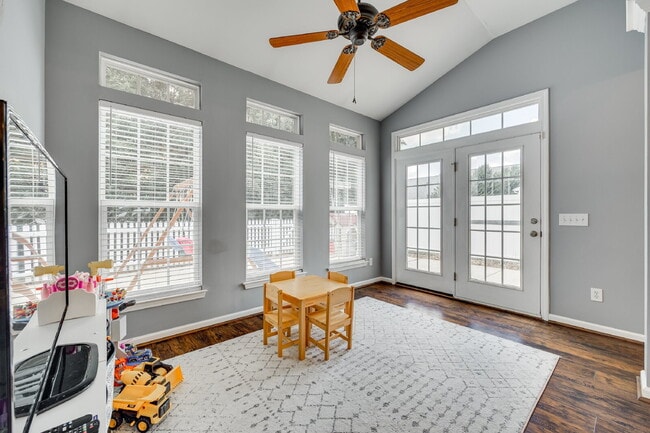 Building Photo - 928 Kite Dr