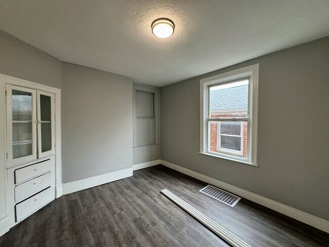 Building Photo - 320 Orchard Pl
