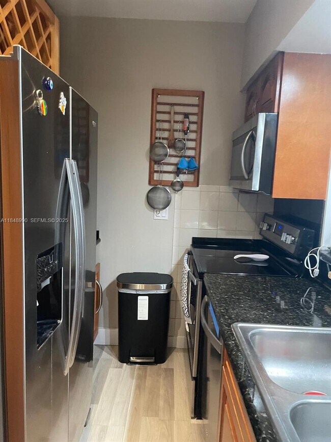 Building Photo - 2200 S Ocean Dr