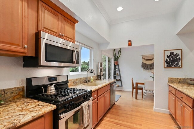 Building Photo - 1204 Hygeia Ave