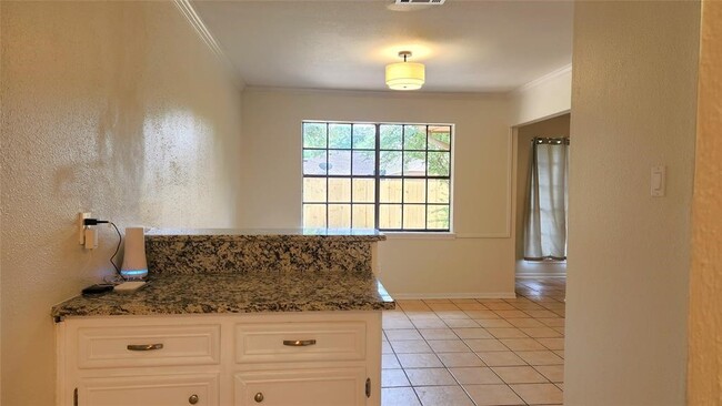 Building Photo - 2702 Foliage Green Dr