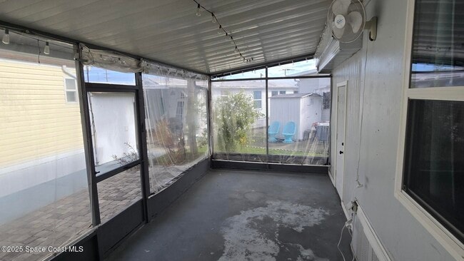 Building Photo - 135 Blue Lake Pl