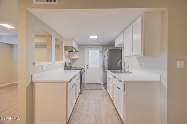 Building Photo - 11031 Oasis Dr