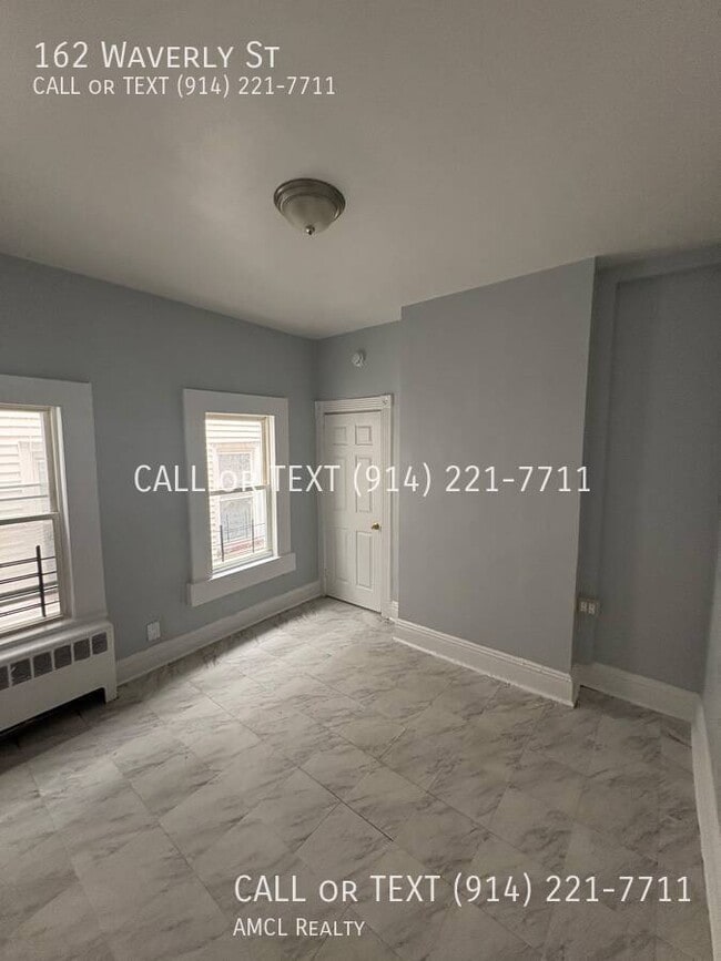 Building Photo - 162 Waverly St