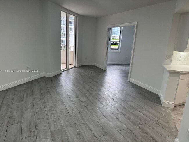 Building Photo - 701 Brickell Key Blvd