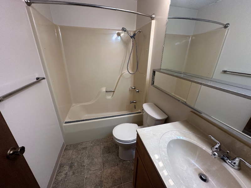 Building Photo - 606 Cumberland Dr