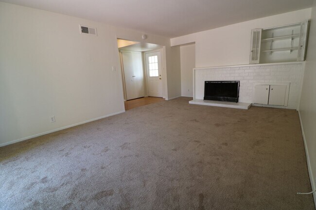 Building Photo - 3 BEDROOM, 2 BATH:  Home for Lease in Nort...