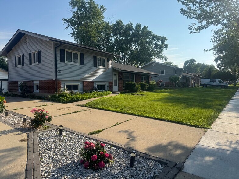 Primary Photo - 555 Baxter Ln