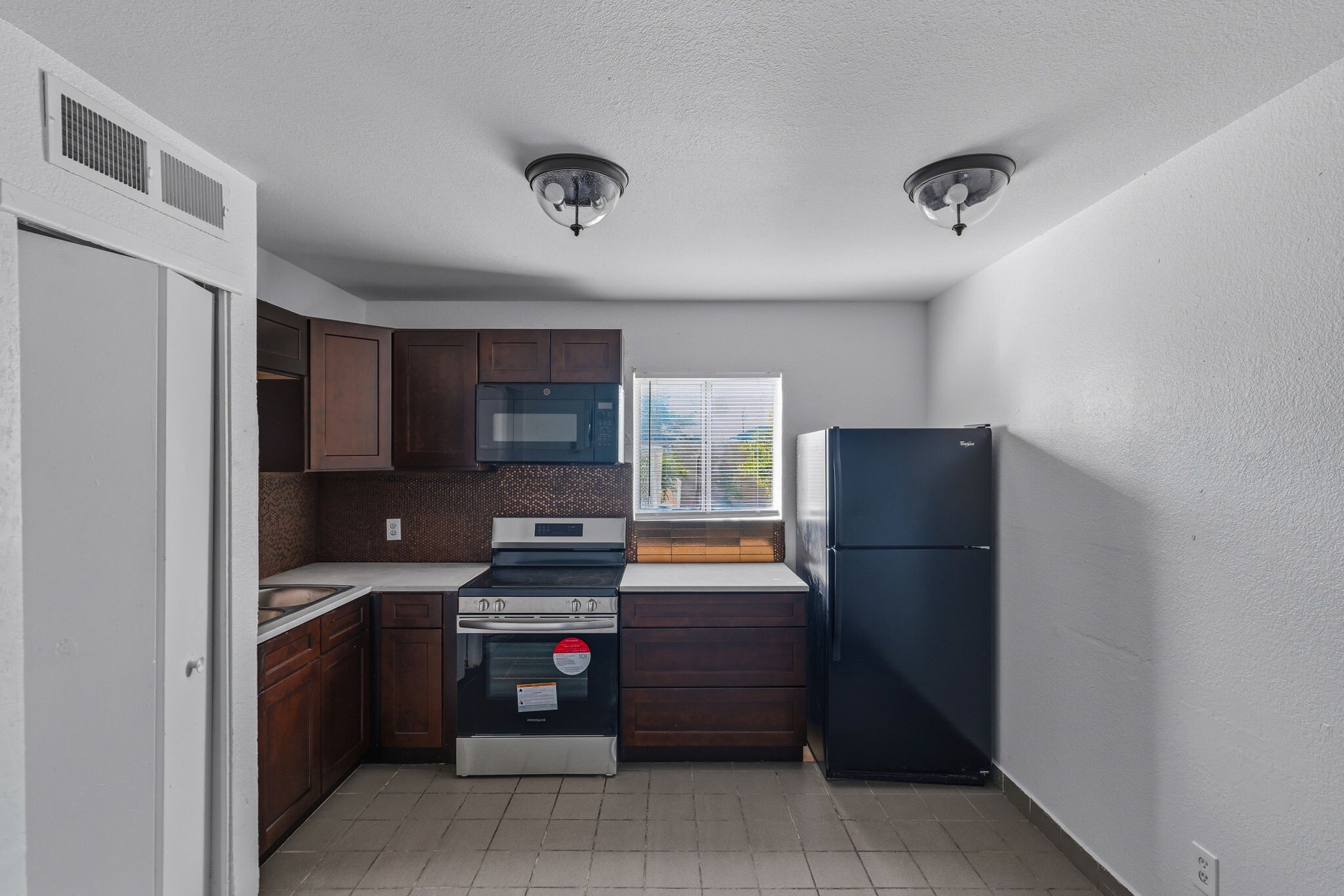 Building Photo - 12741 W Tasha Dr