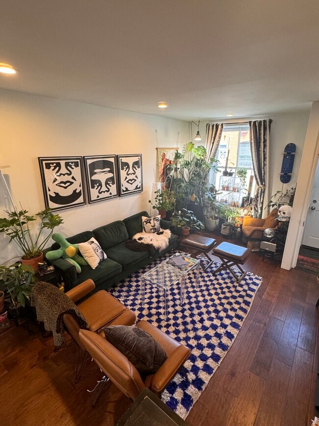 Building Photo - 10 S Curley St