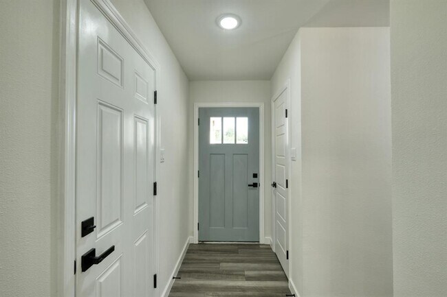 Building Photo - 1702 Wagon Gap Dr