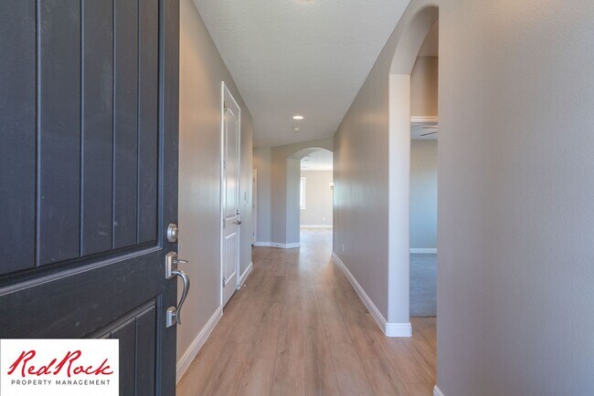 Building Photo - 3 Bedroom Coral Canyon Home on Corner Lot
