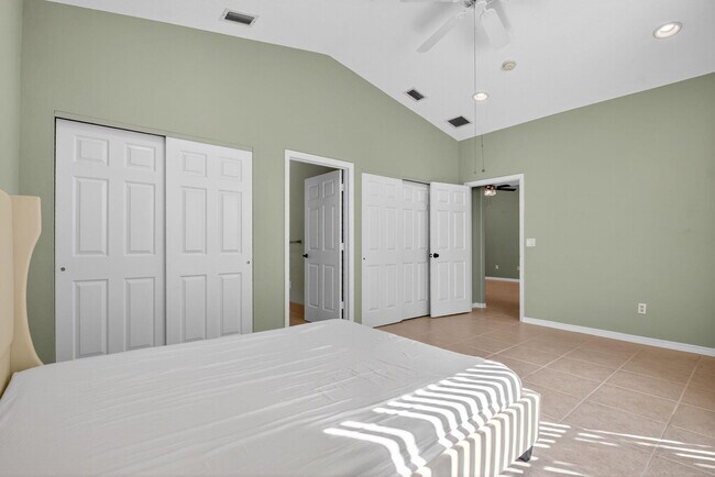 Building Photo - 8403 Siciliano St
