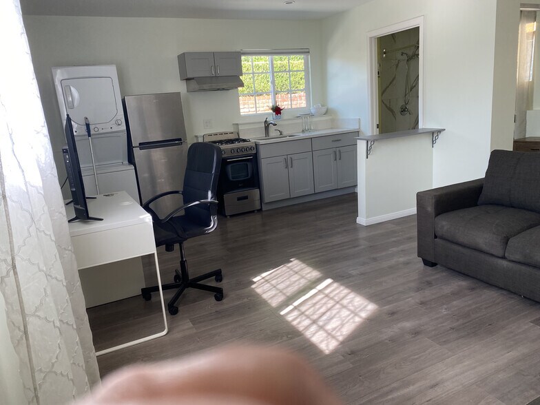Building Photo - 910 Glenvista Dr