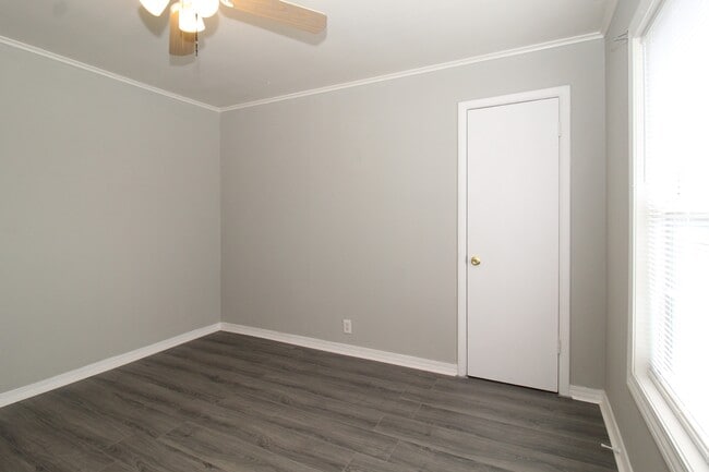 Building Photo - 2418 W Wedington Dr