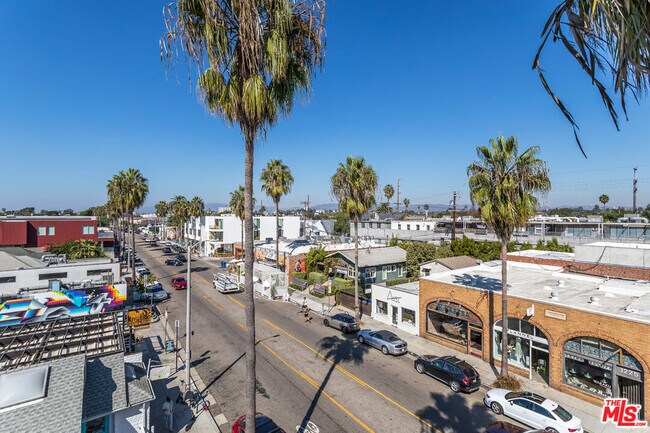 Building Photo - 1212 Abbot Kinney Blvd