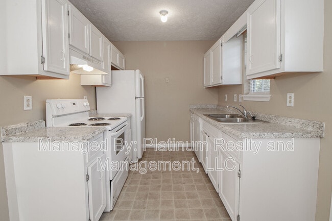Building Photo - 667 Artic Ave