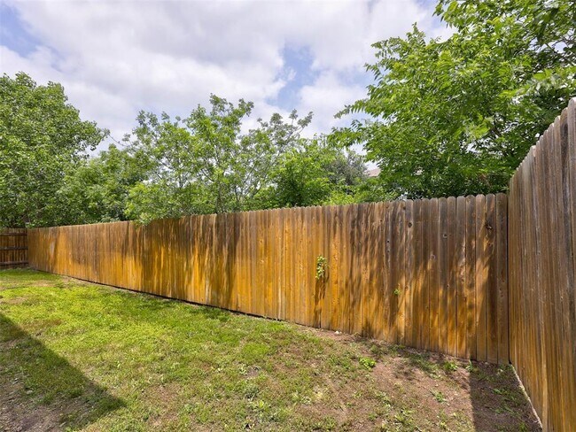 Building Photo - 2028 Birkby Ct