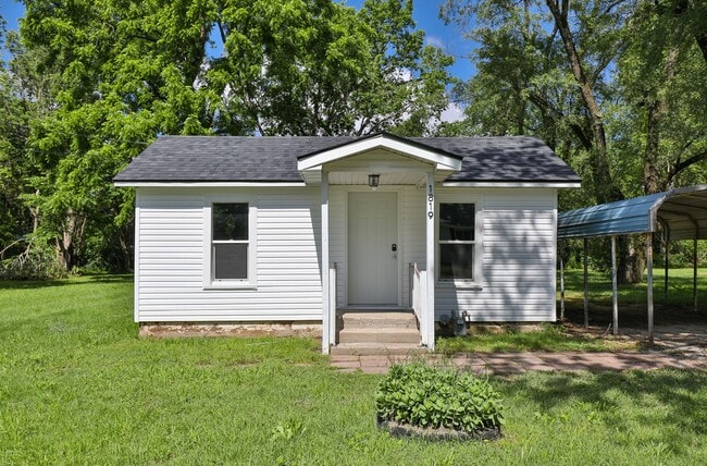 Primary Photo - REMODELED 2 Bedroom | 2 Bathroom HOME -- 1...