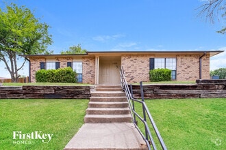 Building Photo - 1300 Royal Oak Dr