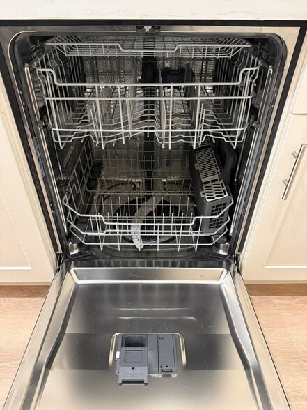 Building Photo - 1677 Canary Dr