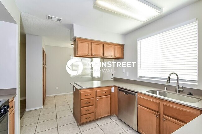 Building Photo - 4 Bedroom Pet-Friendly Home in LAS VEGAS, NV with Main Street Renewal