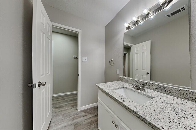 Building Photo - 9903 Jockey Club Dr