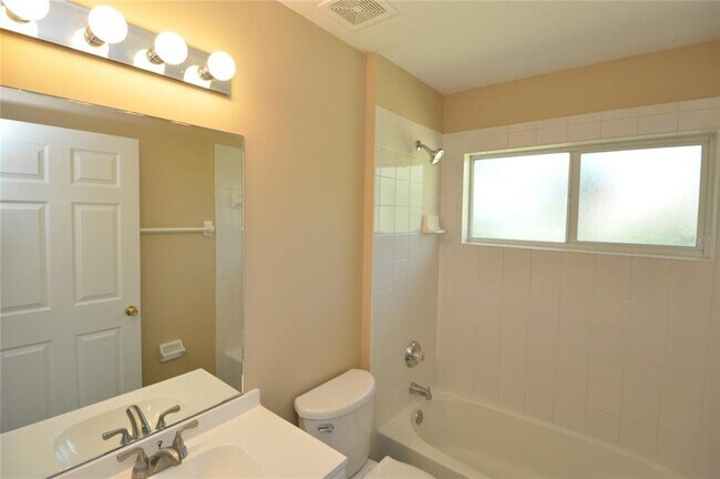 Building Photo - 23 Primrose Ln