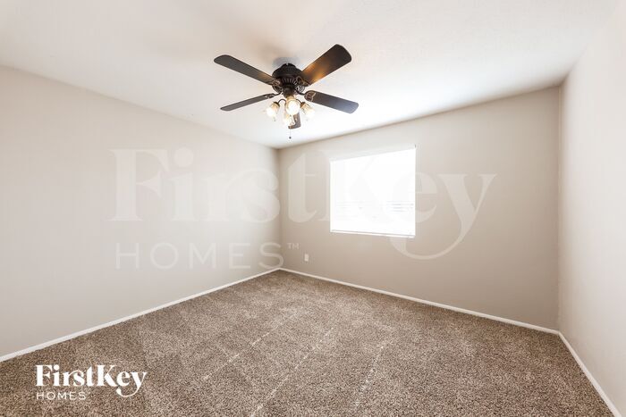 Building Photo - 5702 N 19th Dr