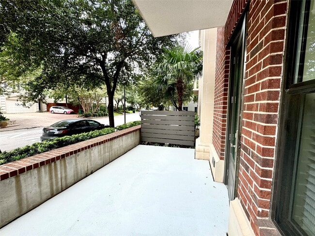 Building Photo - 2303 Middle St