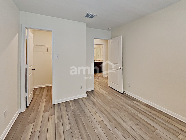 Building Photo - 7906 Cactus Plum Dr
