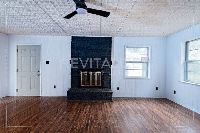 Building Photo - Updated 3 Bedroom/2 Bathroom Home in Mobile!