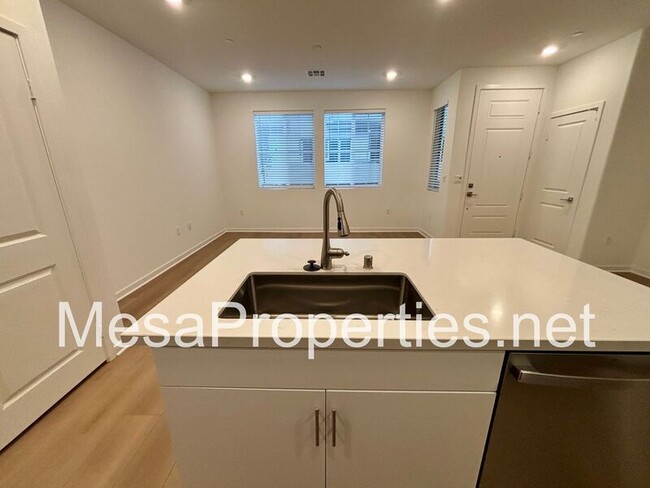 Building Photo - 2601 Cloudview Privado