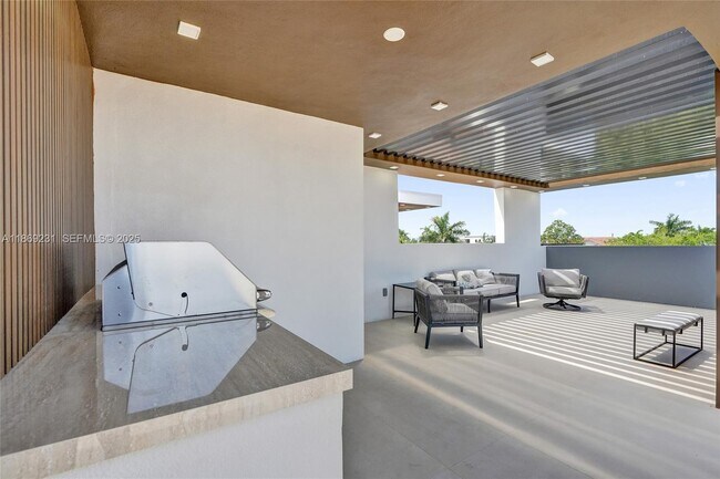 Building Photo - 1825 NE 26th Ave