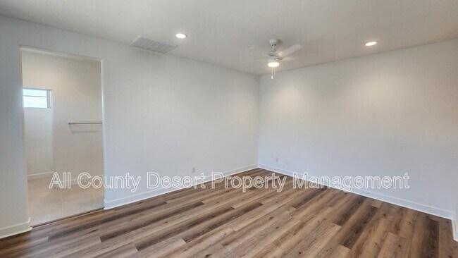 Building Photo - 35944 Randall Ln