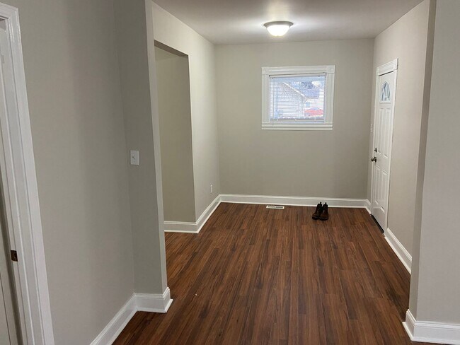 Building Photo - Historic 3 bedroom home near courthouse square in Murfreesboro