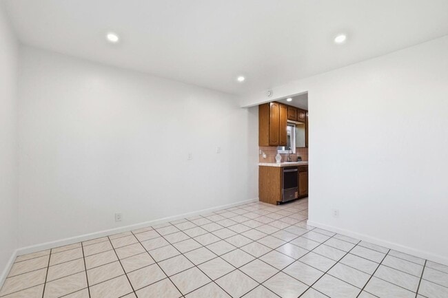 Building Photo - 1861 Nelson Dr