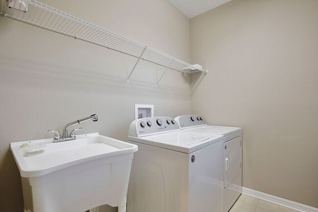 Building Photo - Gorgeous 4/2.5 Spacious Townhome with a Loft Area and a 2 Car Garage in the Desirable Gated Commu...
