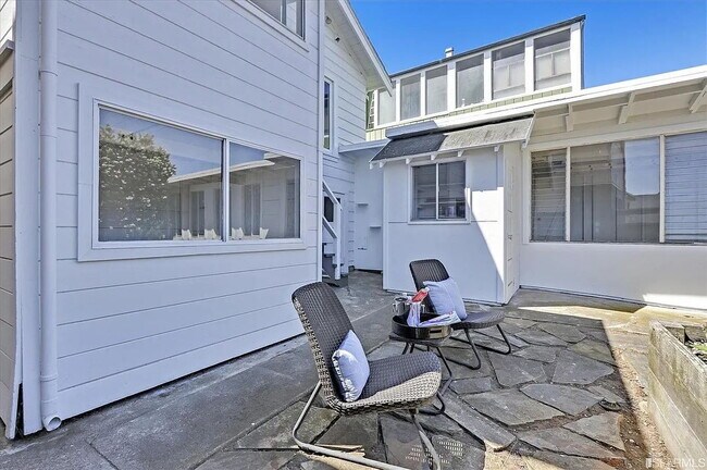 Building Photo - "Charming 2-Bed Sanctuary in San Francisco – Cozy 900 Sq Ft Retreat!"