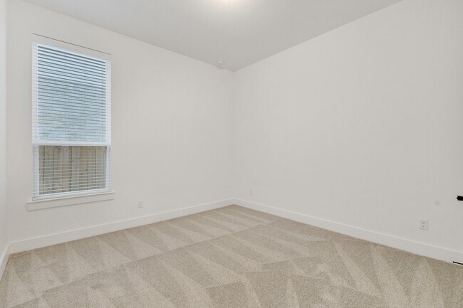 Building Photo - 8127 Fenway Hts Dr